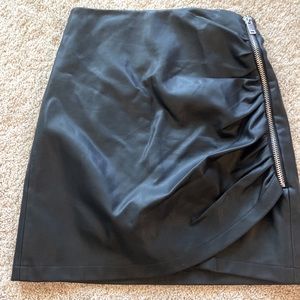 NWOT Zara pleather /imitation leather mini skirt black with silver zipper XS
